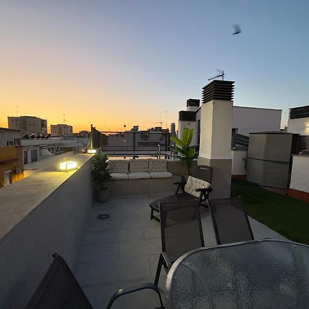 Atico Triana Con Piscina Privada Appartement Sevilla Buitenkant foto