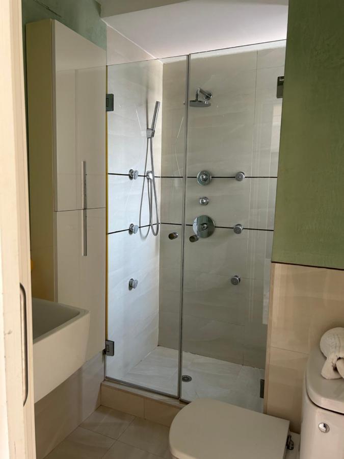 Atico Triana Con Piscina Privada Appartement Sevilla Buitenkant foto