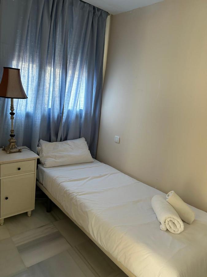 Atico Triana Con Piscina Privada Appartement Sevilla Buitenkant foto
